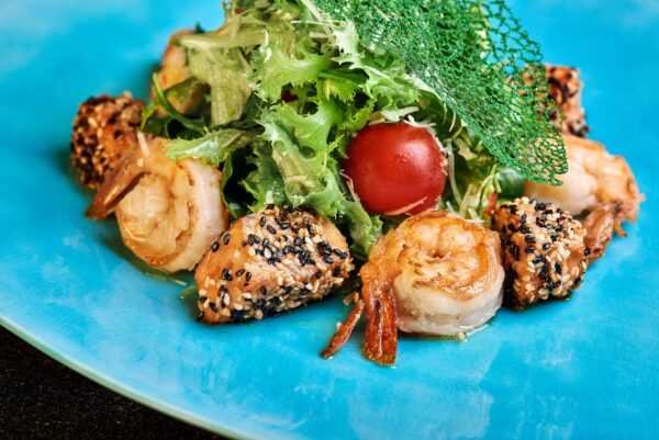 Salad with tiger shrimps, salmon and avocado mousse