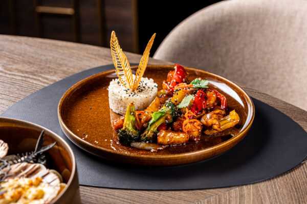 Chicken and shrimps in Kung Pao