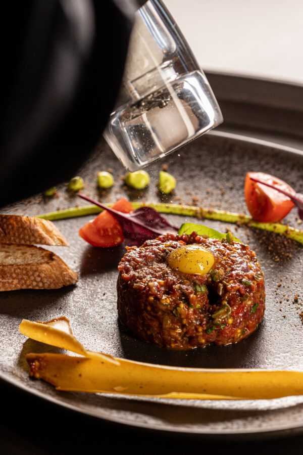Spicy veal tartare