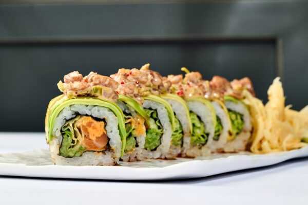 Roll with salmon, avocado and bluefin tuna tartare, o-toro