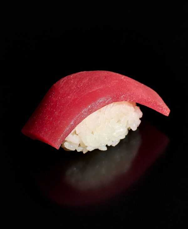 Maguro nigiri